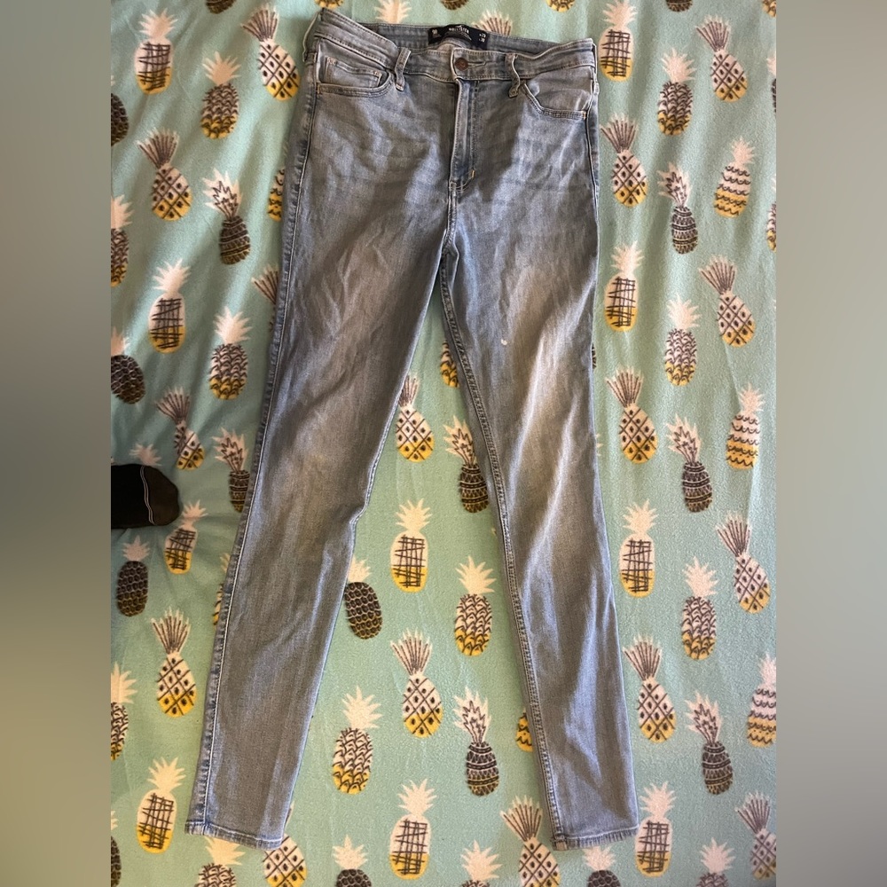 Womens Hollister blue jeans size 9, slightly worn